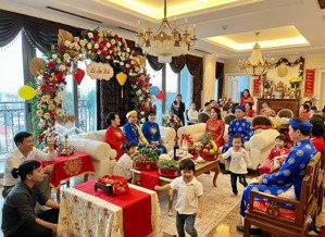 cáo lỗi với hàng xóm: nhà em chỉ đủ chỗ... làm đám hỏi hoàng gia!