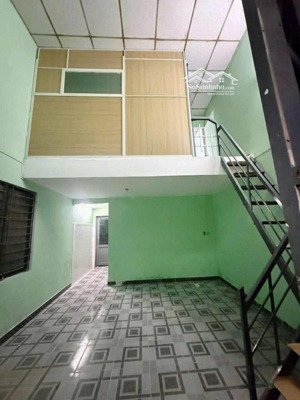 sập hầm- bán nhà 2 tầng lý thái tổ, gần chợ cồn , bigc - giá 2,1 tỷ