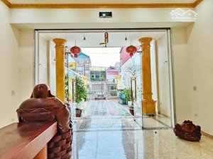 cần bán khách sạn 7 tầng 16 phòng tại ngã 4 quán toan khu vực sầm uất, thuận lợi kinh doanh