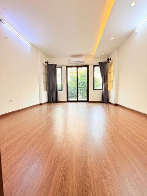 bán nhà lô góc 44m2 x 5t giá 13ty ngõ 21 nguyễn văn huyên, 165 dương quảng hàm 