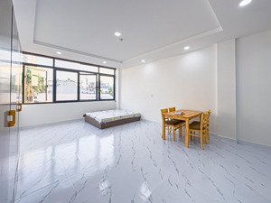 nhà mới xây 45m2 ngay vòng xoay dân chủ - cmt8