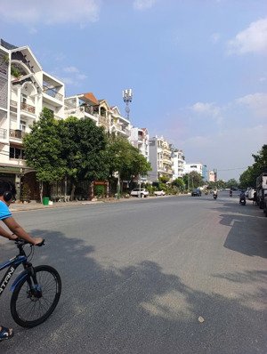 nhà gần kdc an sương _ nguyễn văn quá (dt 120m) _ chỉ 7, 6 đồng vị trí đẹp: gần kdc an sương