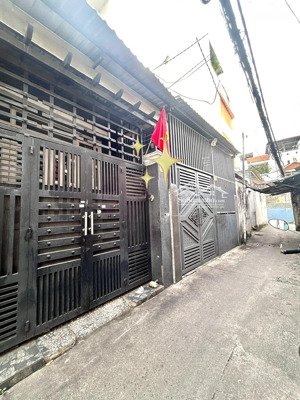 bán nhà đ.tôn thất thuyết, ngang 4.3m, thông ra khánh hội, bến vân đồn doanh thu 30 tr mỗi tháng .