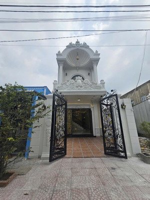 nhà hoàn công! khu tái định cư long phú! đường quốc lộ 50 gần ngã ba tân kim