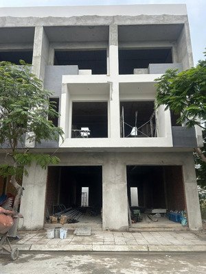 nhà riêng sổ hồng cách trung tâm tphcm 18km