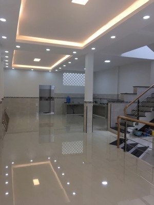 nhà hẻm 1 sẹc lò gốm, 5.4x12.5m nở hậu 6.6m, từ đầu hẻm vào nhà chỉ 30m, cách hậu giang 500m