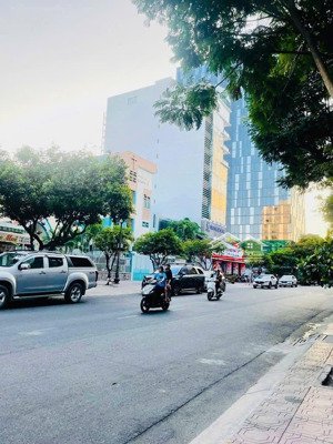 khu vip kế bên chung cư h1 và h2
mặt tiền chính trục bự 25m giáp q1