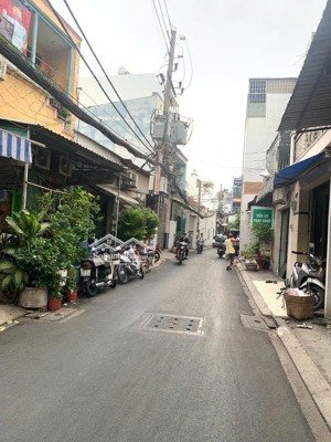 (nhà quận tân phú) lý thánh tông chưa tới 100tr/m2 gần đầm sen