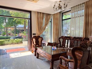 cho thuê biệt thự j5 lucasta khang điền đường rộng 20m đỗ xe thoải mái, 4pn rộng, giá 35tr/tháng