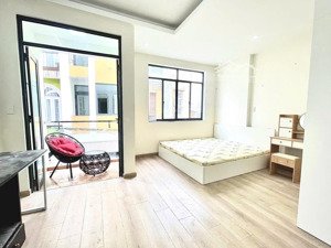 studio ban công cực chill đầy đủ nội thất ngay tại khu phố ẩm thực phan xích long, phú nhuận