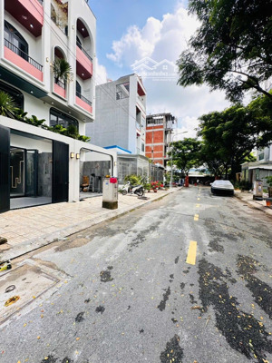 nhà mới 4 tầng thiết kế hiện đại sang trọng - full nội thất cao cấp - khu dân trí cao sạch đẹp