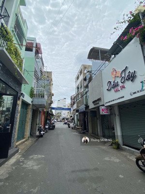 giá bớt lộc! chỉ còn 8.6 tỷ dt: 3 x 16m - 4 tầng vuông vức huỳnh văn bánh