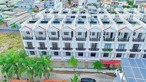 nhà 3 tầng 60m2 hẻm 585 ql13 - khu ven sông sg đẹp cách ql13 chỉ 100m, shr