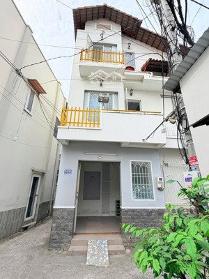 bán nhà trung tâm p. trung dũng