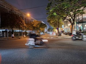 độc quyền, ngay khu phố thời trang, 123m2, sổ vuông giá tốt 21.5 tỷ mặt tiền nguyễn chí thanh