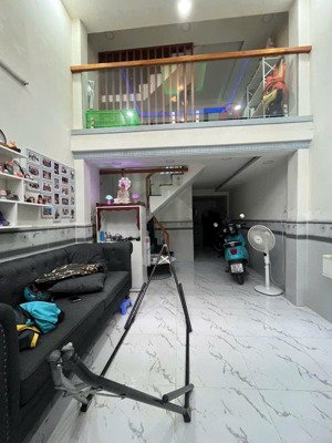 nhà phạm thế hiển q8 giá 4tỷ 480. 1 lầu 1 lửng 3pn 3wc. dt 3,7x12m nội thất cao cấp. sổ hồng riêng