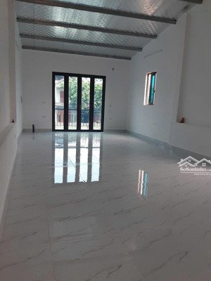 bán nhà 2 tầng mới xây sẵn ở tại thôn tuyền, đông xuân, 200 m ra ql3 đi làm thuận tiện