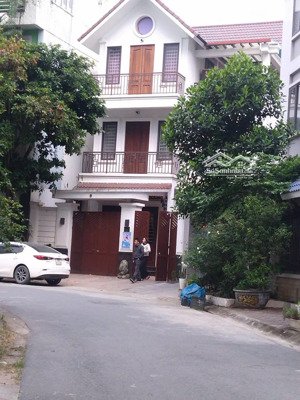 cho thuê biệt thự hoàng liệt, hoàng mai. dt 120m2, 3 tầng, mt 8m, full đh, thang máy, giá 38tr/th