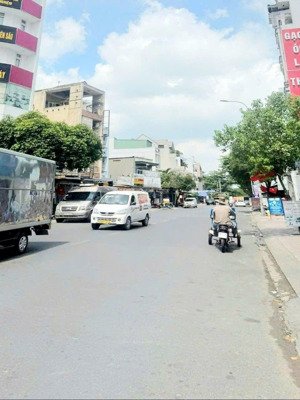 mtkd 2 tầng khu bắc hải - ngay cv lê thị riêng - ngang 4.5*11 - sẵn nguồn thu 15tr mỗi tháng