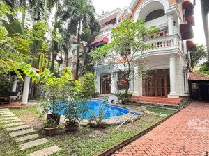 chính chủ cần cho thuê biệt thự 5pn hồ bơi sân vườn giá chỉ 110 triệu ,thảo điền .