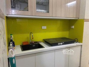 cho thuê 3 tầng 1 tum đầy đủ đồ điều hòa tủ lạnh, máy giặt 30 m2