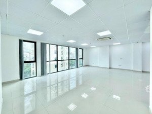 văn phòng nhỏ gọn diện tích 100m2 nằm trên đường út tịch, p.4, tân bình
