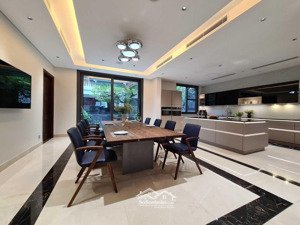 bán cc 183 hoàng văn thái, dt 79m2, hướng đầm hồng. tell 