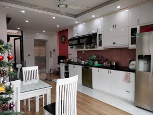 cần bán nhà phân lô phố dịch vọng 120m2 5 tầng thang máy giá 28 tỷ