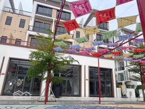 hàng hiếm shophouse đối diện phố đi bộ ngay ngã tư - 100m2 - shr -1trệt 1lửng 3lầu - thanh toán nhẹ