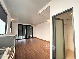 studio siêu rộng hơn 40m2, có thang máy hầm xe đầy đủ tiện nghi, an ninh, hẻm lớn gần chợ bà chiểu