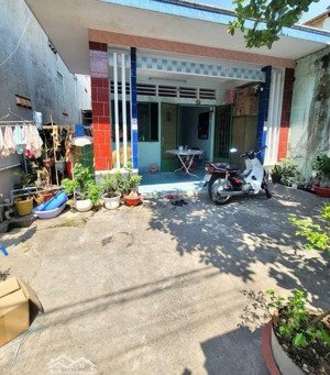 hạ giá từ 3 tỷ 800 triệu xuống 3 tỷ 500 triệu thương lượng gần chợ xóm nghèo sổ hồng riêng