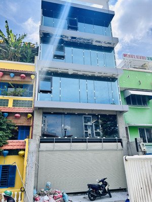 tòa nhà đường sư vạn hạnh 7x20m hầm trệt 4 lầu cho thuê