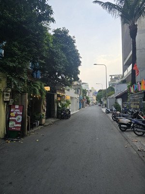 mặt tiền kinh doanh lạc long quân, xây 1 trệt 1 lầu, đường thông 10m, kinh doanh mọi ngành nghề