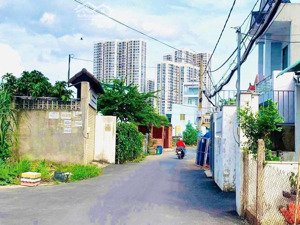 cần bán nhanh lô đất vuông vức 68m/giá 3,85ty đường 21 nguyễn xiển, cách vinhomes quận 9 chỉ 300m.