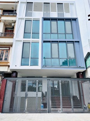 tòa nhà đường xô viết nghệ tĩnh 10x20m hầm 4 lầu cho thuê