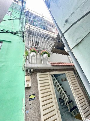 bán nhà nhỏ xinh 3 tầng quận 1 chỉ 2ty2
