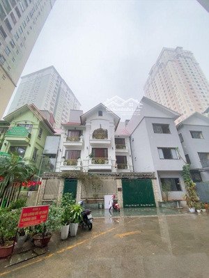 bán gấp nhà kđt xa la. 130m giá chỉ 220tr/m . giá cực tốt. full nội thất