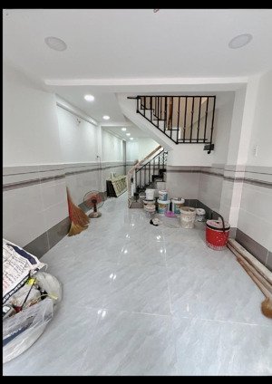* bán nhà hoàng diệu, quận 4,dt:30m2, 4 tầng, hẻm 3m, nhà mới toanh đón tết, giá: 5 tỷ 7.