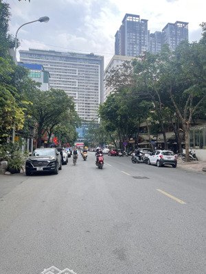 cho thuê tòa nhà văn phòng - mặt phố siêu vip phố đỗ quang - 2 thoáng, 70m2 x 8t thông sàn xây mới