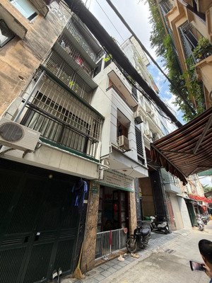 nhà 46m2 phân lô hoàng cầu, 5m ra ô tô tránh, dân xây chắc chắn, mặt tiền 5.5m