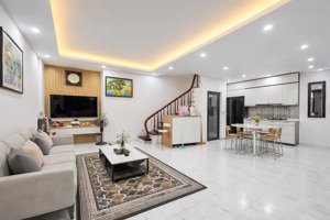 50m ra ô tô tránh phố bạch mai, trước nhà 3m, sân riêng, qh ổn định, đập hộp nội thất, mặt tiền 5m