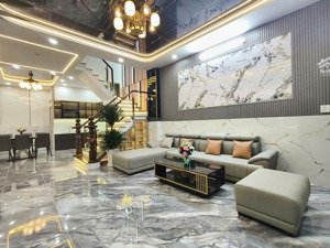 siêu phẩm trung tâm 4,75m x 12m x 3 lầu hẻm 7m cách mt 30m