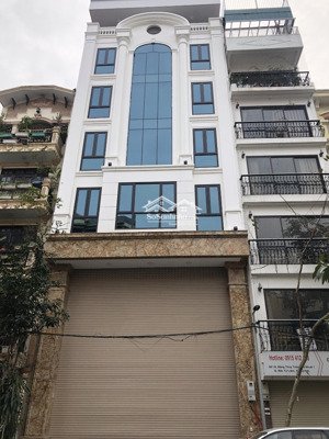 cho thuê mặt phố trung hòa . dt : 136 m * 5 tầng , mt : 5.5 m . thông sàn , thang máy