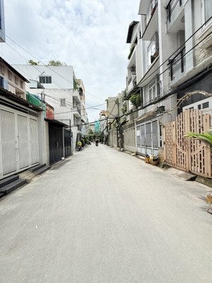 nhà hẻm xe tải - nguyễn trọng tuyển - gần sân bay - kinh doanh - 90m2 -3tầng -14,2 tỷ-lh 