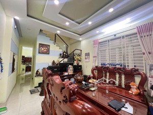 ô tô ngủ nhà ngay nguyễn văn tăng, q9 nhà 3 tầng nhỉnh 6t còn tl