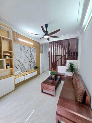 chú hoan làm cùng công ty tôi. nhờ gửi bán gấp căn nhà văn quán. về quê ăn dưỡng tuổi già