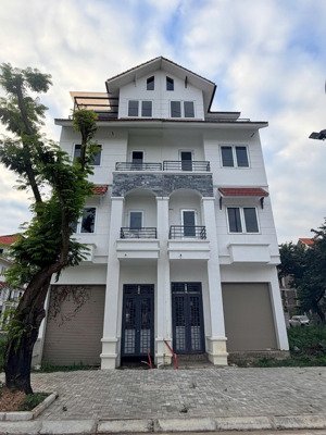 em cần bán liền kề cienco5 hoàng quốc việt kéo dài vị trị trục đường đôi