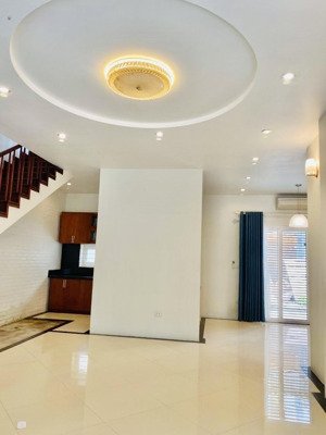 cho thuê nhà nguyên căn phố ngô gia tự đức giang long biên