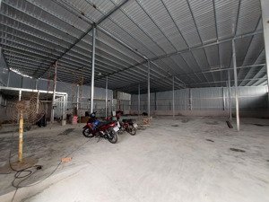 cho thuê kho xưởng 1000m2 quận 7 đường hoàng quốc việt riêng biệt ở lại được.