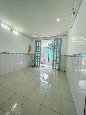 bán nhà phố 2 lầu hoàn công hẻm 1/ p.1 q4 24.4m không quy hoạch 3,3 tỷ